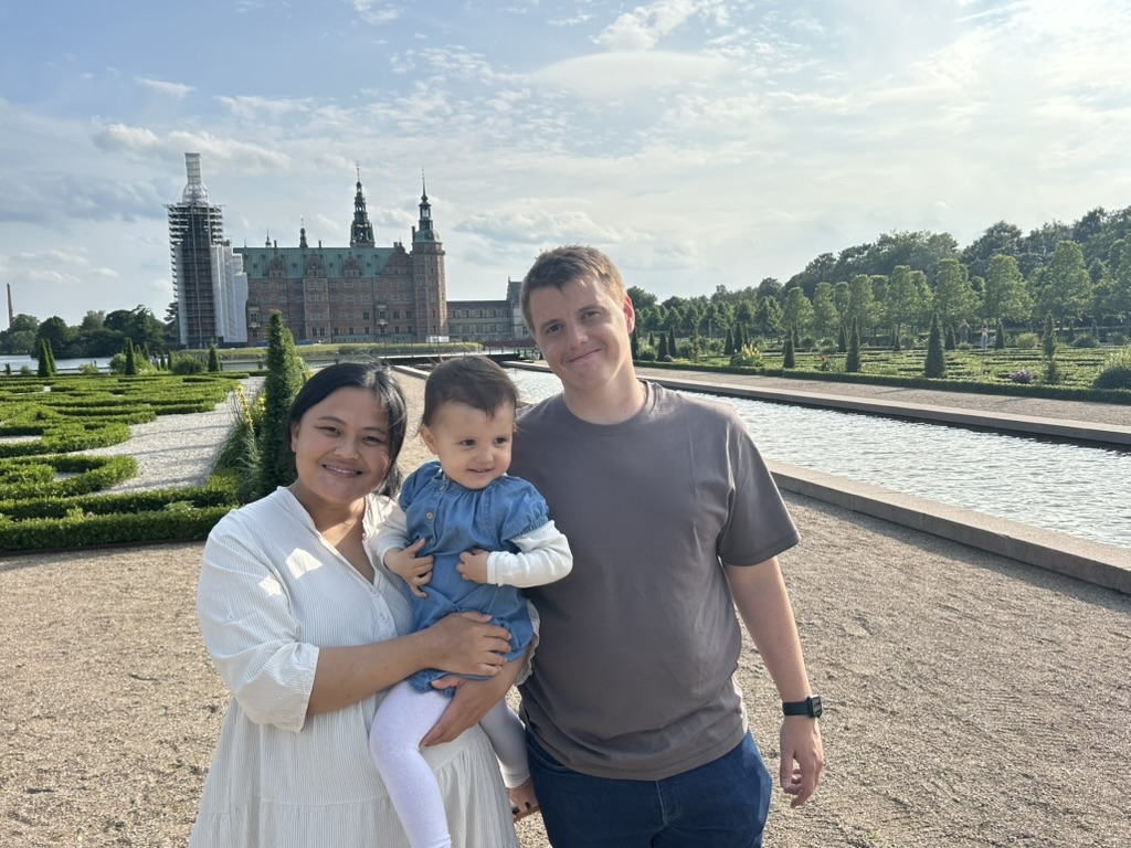 Jakob med sin familie