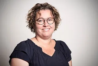 Portræt af sognepræst Lise Juhl Nielsen