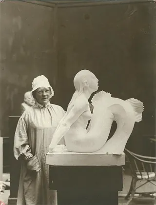 Anne Marie Carl Nielsen med skulptur